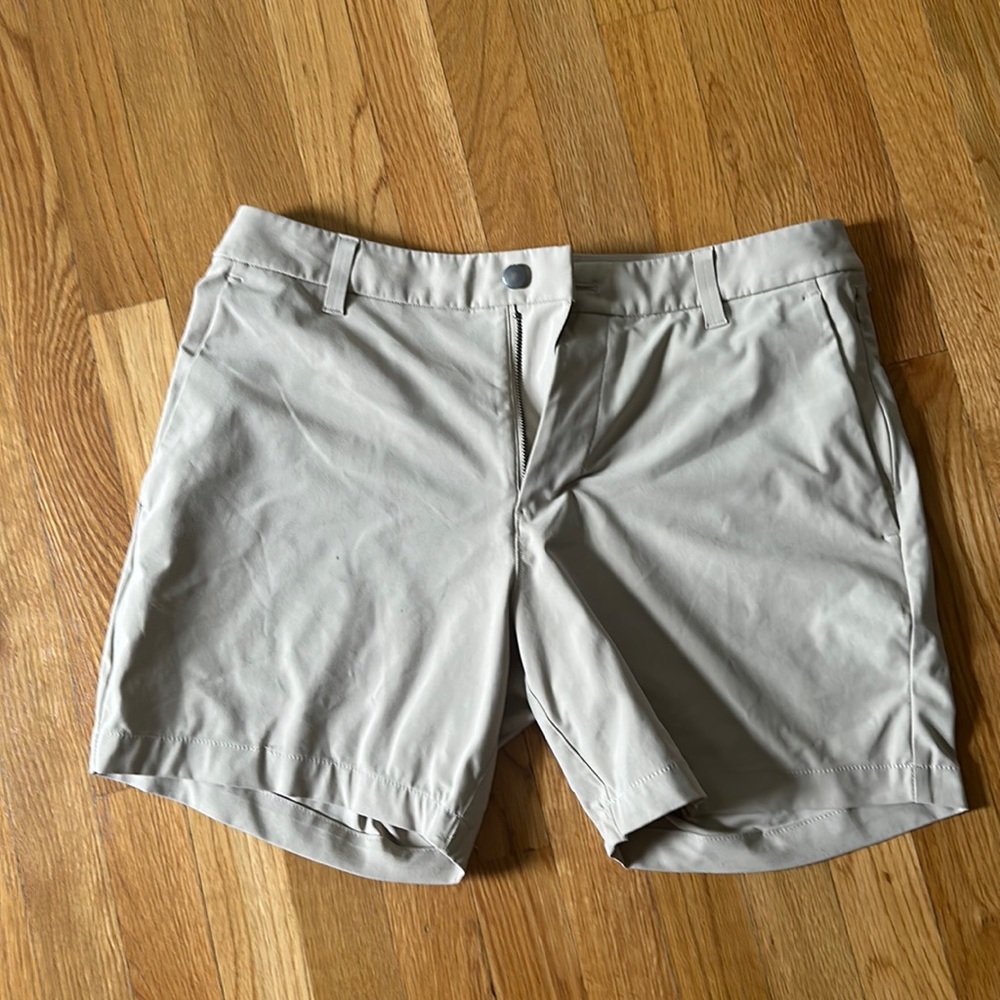 Lulu Lemon Commission Short 7”